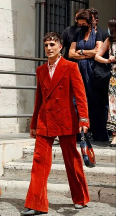 High Mens Fashion, Funky Suits, Red Wedding Suit, Disco 70s Party, 70s Style Men, 70s Fashion Trends, Mens 70s Fashion, Gay Prom, Fashion 70s Style