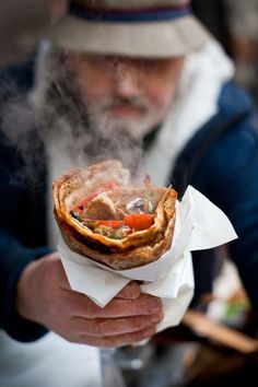 World Street Food, Doner Kebab, Paris Food, Best Street Food, Best Sandwich, Food Market, Foodie Travel, Beautiful Food, Burritos