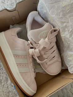 #adidas #sambas #spezial #fashion #recipe #crochet #crochet #aesthetic #dresstoimpress #bff #blokecore #campus00s #campus Clean Girl Shoes Aesthetic, Pink Campus 00, Clean Girl Shoes, Adidas Campus 00s Pink, Campus Shoes, Campus 00, Pretty Sneakers, Pink Campus, Adidas Campus 00s