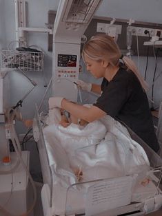 a woman in black shirt and white bag next to machine