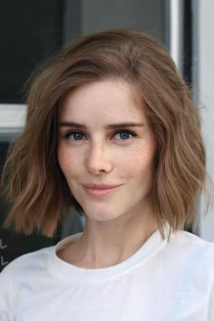 Light Brown Hair Color Ideas, What Is Light, Short Light Brown Hair, Light Golden Brown Hair, Golden Hair Color, Light Brown Hair Color, Light Brown Balayage, Golden Brown Hair Color, Hair Colorful