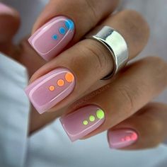 Trendy Manicure Summer 2024, Neon Simple Nails, May 2024 Nail Trends, Manicure Ideas 2024, Spring Nail Trends 2024, 2024 Nail Trends Design, Neon Gel Nail Designs, Summer Nail Art Designs 2024, Manicure 2024 Trends