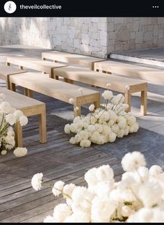 Wedding Seating Ceremony Outdoor, Wedding Benches Seating Decoration, Wedding Outdoor Ceremony Aisle, Classic Modern Wedding Table Setting, Monochromatic White Wedding, Wedding Aisle Benches Decor, White Aisle Flowers Wedding, Modern Natural Wedding, Wedding Benches Seating Outdoor Ceremony