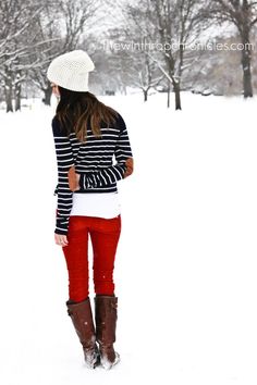 striped sweater, red jeans & boots Cords Outfit, Pants With Boots, Red Jeans, Wear Red, Red Pants, Urban Chic, Up Girl