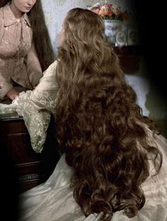 Long Hair Princess Aesthetic, Long Hair Wallpaper Aesthetic, Long Princess Hair, Really Long Brown Hair, Seashell Hairstyles, Long Vintage Hair, Princess With Brown Hair, Long Brown Hair Aesthetic, Petite Aesthetic