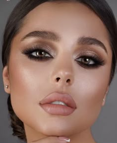 Makeup Ideas For Black Dress Night, Black Tie Wedding Makeup, Make Up For Black Dress Night, Black Tie Makeup Looks, Elegant Makeup Looks, Makeup For Black Dress, Glam Bridal Makeup, Gowns Dresses Evening