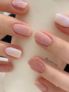 Korean neutral nails for winter: white, nude, and glitter Simple Nude Nail Designs, Pink Nails With Glitter Accent, Hello Nails, Minimal Nails, Blush Nails, Pretty Gel Nails, Soft Nails