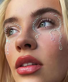 New Makeup Looks, Summer Makeup Trends, Natural Summer Makeup, Vibrant Makeup, Crystal Makeup, Bold Eyeshadow, Summer Makeup Looks, Eyeshadow Shades