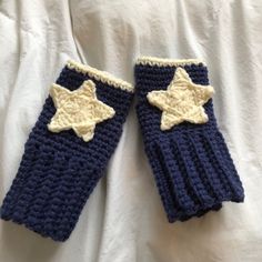 two crocheted gloves with stars on them