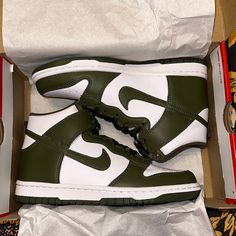 Brand New In Box Nike Dunk High Youth Cargo Khaki Youth Size 5.5 Womens Size 7 Green Nike Shoes, Red Basketball Shoes, Green Trainers, Cargo Khaki, Nike Classic, Nike Dunk High, Dunk High, Boys Nike, Nike Air Huarache