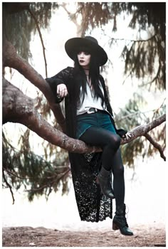 Hourglass Dolphin, Jag Lever, Modern Witch Fashion, Women Fashion Edgy