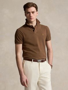 Men Polo T Shirt Outfit, Chinos Polo Shirt Men, Mens Stylish Casual Outfits, Men Outfit Polo Shirt, Ootd Polo Shirt Man, Brown Polo Shirt Men Outfit, Men Ralph Lauren Outfit, Polo Ralph Lauren Mens Outfit Style, Brown Polo Outfit Men