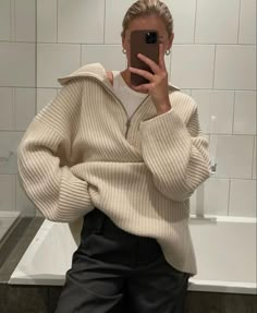 Zip Sweater Outfit, Uni Outfits, Autumn Fits, Neue Outfits, School Looks, Quarter Zip Sweater, Stockholm Fashion