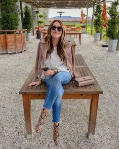 Wine Country Outfit, Wine Tour Outfit, Napa Outfit, Winery Outfit Summer, Vineyard Outfit, Winery Outfit, Wine Tasting Outfit, Camel Clutch, Wineries Outfit