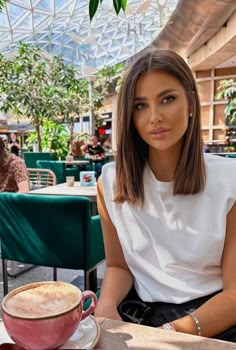 Rambut Brunette, Brown Hair Inspo, Haircuts Straight Hair, Hair 2024, Medium Hair Cuts, Hair Envy, Long Bob, Shoulder Length Hair, Brunette Hair