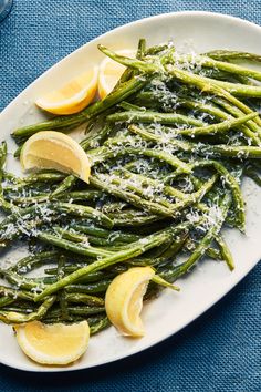 asparagus with lemon slices and parmesan cheese