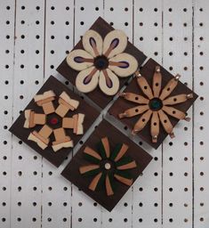 four pieces of wood are arranged in the shape of flowers