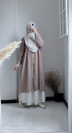 Niqab Style, Style Outfits Summer, Fashion Outfits Modest, Summer Vibes Aesthetic, Muslimah Fashion Casual, Aesthetic Summer Outfits, Moslem Fashion, Muslimah Outfit, Simple Style Outfits