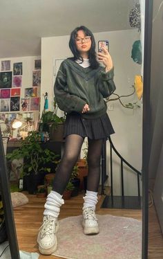 Nightgown Layering Outfit, Emo Dark Academia Outfits, Grunge Nerd Outfits, Cute Nerd Aesthetic Outfits, Emo Academia Outfit, Acedamia Outfits Summer, Nerd Core Aesthetic Outfit, Nerd Girl Aesthetic Outfit, 80s Nerd Outfit