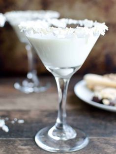 Coconut Creme Mocktini ~ Book Club Pick Molokai Coconut Mocktail, Coconut Martini, Holiday Drinks Alcohol Christmas, Christmas Drinks Nonalcoholic, Best Mocktails, Holiday Drinks Alcohol, Festive Holiday Drinks, Christmas Drinks Alcohol Recipes, Coconut Creme