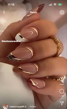 Purple Nails Simple, Lilac Nail Designs, Christmas Nail Art Tutorial, New Years Nail, Elegant Touch Nails, New Years Nail Designs, New Years Eve Nails, Golden Nails, Lilac Nails