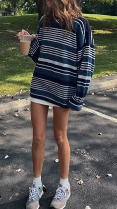 Vanilla Aesthetic Outfit, Street Style Classy, Present Outfit, Fall Outfit Comfy, Clean Girl Outfits, Going Out Clothes, Influencer Outfit, Athleisure Street Style, College Girl Outfits