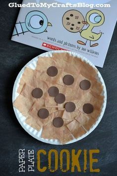 a paper plate with some cookies on it