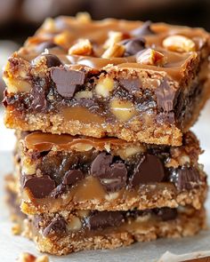 Gooey Caramel Chocolate Crunch Bars Recipe Chocolate Caramel Bars, Chocolate Crunch Bars, Caramel Crunch, Caramel Bars, Crunch Bar, Chocolate Crunch