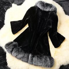 Product information:Length: Medium and long style (65cm lengthB1 ≤80cm)Fabric composition classification: artificial furFabric Ingredients: Artificial furColor: Black, greyClothing style: European and AmericanSize information:Size: S, M, L, XL, XXL, XXXL Size Length Bust Shoulder Sleeve S 73 88 37 45 M 75 92 38 46 L 77 96 39 47 XL 79 100 40 48 2XL 81 104 41 49 3XL 83 106 42 50 Precautions:1. Asian sizes are 1 to 2 sizes smaller than European and American people. Choose the larger size if your si T Shirt Crop Top, Blouse Short Sleeve, Estilo Chic, Bodysuit Lingerie, White Floral Dress, Long Style, Mid Dresses, Mid Length Dresses, Love T Shirt