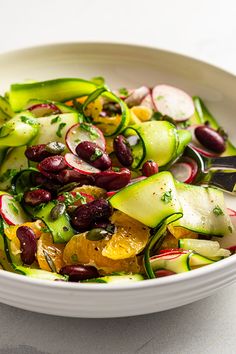 Tangerine and Zucchini Rainbow Salad Tangerine Salad, Salad Zucchini, Raw Zucchini Salad, Zucchini Ribbon Salad, Courgette Salad, Courgette Recipes, Marrow Recipe, Ribbon Salad