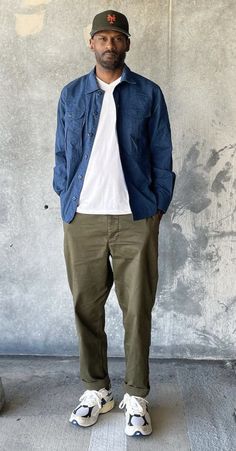 Olive Pants Outfit, Khaki Pants Outfit, Fashion Models Men, Mens Fashion Casual Shoes, New Balance Outfit, Pants Outfit Men, Mens Casual Outfits Summer, Dad Fashion, Men Stylish Dress