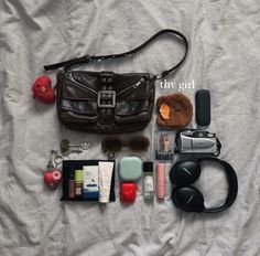 Working Aesthetic, Everyday Bag Essentials, Uni Bag, What's In My Purse, Backpack Essentials, Travel Bag Essentials, Inside My Bag, Purse Essentials, Handbag Essentials