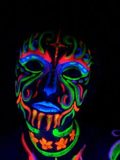 i would love to have this paint at a rave Neon Paint, Full Moon Party, Light Party, Blacklight Party