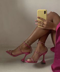 Pink High Heels, Colorful Shoes, Outfit Trends, Pink Heels, Carrie Bradshaw