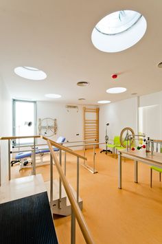 Gallery of Healthcare Center / José Soto García - 6 Physiotherapy Room, Ward Room, Healthcare Center, Physiotherapy Clinic, Spa Rooms, Gym At Home, Clinic Interior Design, Medical School Essentials, Home Doctor