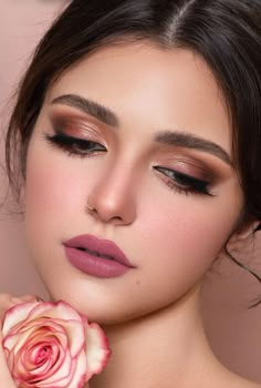 Bold Lipstick Makeup, Makeup Cantik, Soft Eye Makeup, Wedding Eye Makeup, Glam Wedding Makeup, Engagement Makeup, Bold Makeup Looks, Eye Makeup Styles, Belle Silhouette