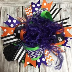 This Beautiful Witch Inspires Bright Halloween Hair Bow or Baby Headband comes attached to your choice of alligator clip, French barrette, or as a bow and headband set. - made with premium grosgrain ribbon - available in 4", 5", or 6" size - available on an alligator clip, french barrette, or as a bow and headband set - bow is for all ages including babies and big girls - can be worn with or without a headband - customization or headband substitution available upon request - Please contact me wi Bright Halloween, Baby Hair Bows Headbands, Handmade Baby Headbands, Halloween Hair Bow, Kids Hair Bows, Halloween Hair Bows, Big Hair Bows, Birthday Headband, Beautiful Witch