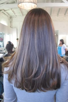 brunette highlights Graduated Haircut Medium, One Length Fine Hair, Long Layers From The Back, Long Blended Layers, Highlights Bob, Short Straight Hair, Ombre Hair Color, Short Hairstyle