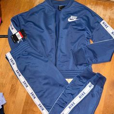 Nike Set Full Zip Up Hoodie Jacket Joggers Sweatsuit Size Large Girls Bin 2 Hoodie Set Outfit, Full Zip Up Hoodie, Nike Set, Sweat Suit, Hoodie Set, Kids Nike, Set Outfit, Zip Up Hoodie, Hoodie Jacket