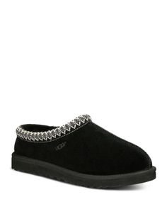 Black Slippers Outfit, Black Ugg Slippers, Shearling Boots Woman, Slippers Outfit, Ugg Tasman Slippers, Slippers Online, Shearling Slippers, Ugg Tasman, Black Uggs