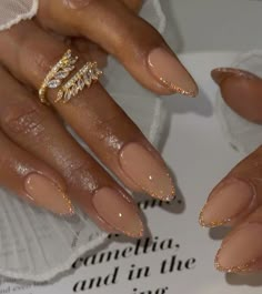 Classy Wedding Nails Design, Nail Wedding Guest, Rich Girl Nails Aesthetic, Natural And Gold Nails, Nail Ideas May 2024, Fall Wedding Guest Nails Ideas Classy, Elegant Vacation Nails, Gold Tip French Manicure, Almond Nails Nude Design