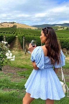 16 Super Cute Winery Outfits That Make You Look Like The Center Of Attention - Chic In Cubicles Wine Tasting Outfit Summer, Summer Wineries Outfit, Wine Country Outfit, Wine Tour Outfit, Napa Outfit, Winery Outfit Summer, Vineyard Outfit, Vineyard Dress, Wine Tasting Outfit