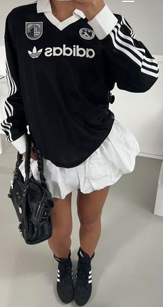 Mini Skirt Sneakers Outfit, Dua Lipa Outfits, Black Adidas Outfit, Mini Skirt Outfit Black Women, Adidas Shirt Outfit, Looks Adidas, Cute Sporty Outfits, Sets Outfit, 2015 Outfits