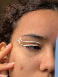 Eyeliner Cute Ideas, Simple Artsy Makeup, Colorful Liner Looks, Fall Eyeliner Looks, New York Makeup Looks, Eyeliner Art Creative, Thanksgiving Eyeliner, Graphic Eyeliner For Glasses, Winter Eyeliner