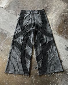 Distressed Cargo Pants, Unique Pants Design, Diy Black Jeans, Custom Pants Ideas, Custom Jeans Ideas, Pinterest Clothes, Custom Jeans Diy, Denim Diy Clothes, Streetwear Trousers