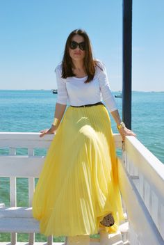 yellow Yellow Skirt Outfits, Maxi Pleated Skirt, Yellow Pleated Skirt, Maxi Skirt Outfits, Kurti Designs Party Wear, Yellow Skirt