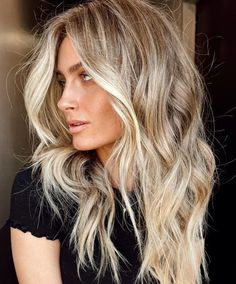 Beach Blonde Balayage with Surfer Waves Elegant Wavy Hairstyles, Beach Blonde Highlights, Balayage Hair Ideas, Beach Blonde Hair, Blonde Balayage Hair, Platinum Blonde Balayage, Balayage Hair Color Ideas, Honey Balayage, Balayage Hair Color