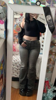 Plus Size Jeans Outfit Casual, Thunder Thighs Outfits, Tall Curvy Women, Chubby Aesthetic Outfit, Low Rise Jeans Outfit, Thick Body Outfits, Outfit Ideas Grunge, Plus Size Fits, Swaggy Outfits