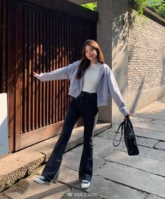 Flare Jeans Outfit, Mode Ulzzang, Simple Style Outfits, Winter Fashion Outfits Casual, Chique Outfits, Korean Casual Outfits, Everyday Fashion Outfits, Casual Day Outfits