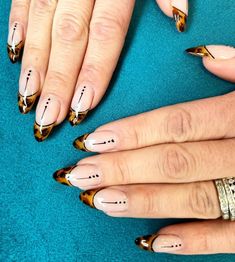 Sophisticated Nail Designs, Tortoiseshell Nails, Tortoise Shell Nails, Shell Nails, Mob Wife Aesthetic, New Nail Trends, Wife Aesthetic, Short Almond Nails, Quartz Nail